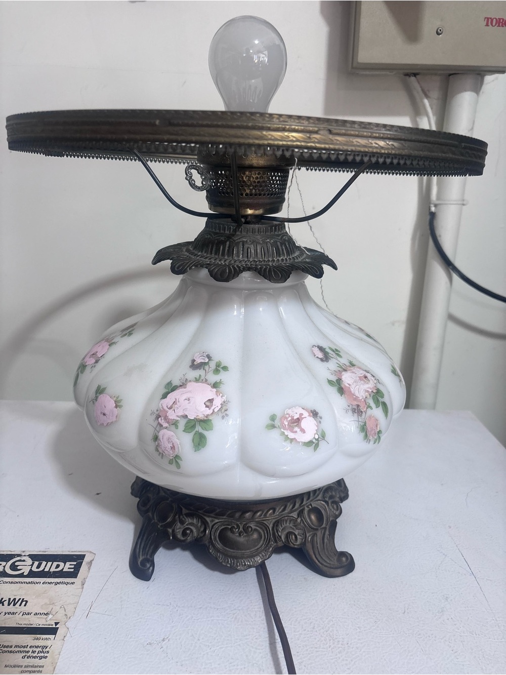 Vintage 1960s boudoir milk glass pink rose table lamp ornate brass Victorian